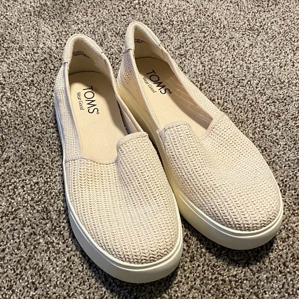 TOMS wear Good Women's Beige Knit Slip-On Flats